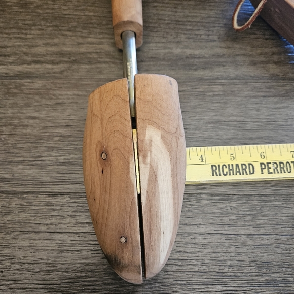 Rochester Sir Alton Cedar Shoe Keepers - Picture 5 of 10